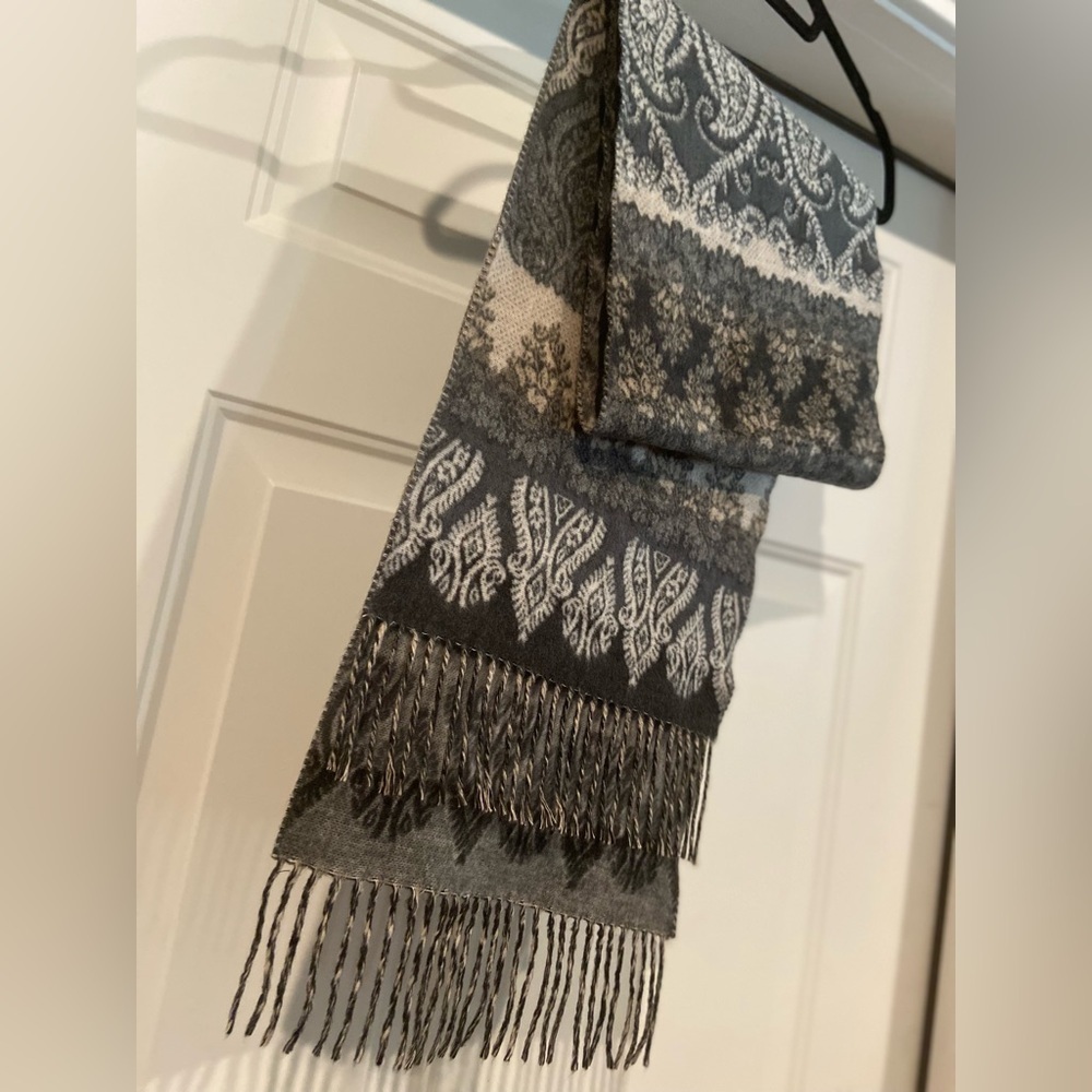 Cashmink By V. Fraas~Extra Soft~Neutral Paisley Pattern~Fringed Ends~Neck Scarf
